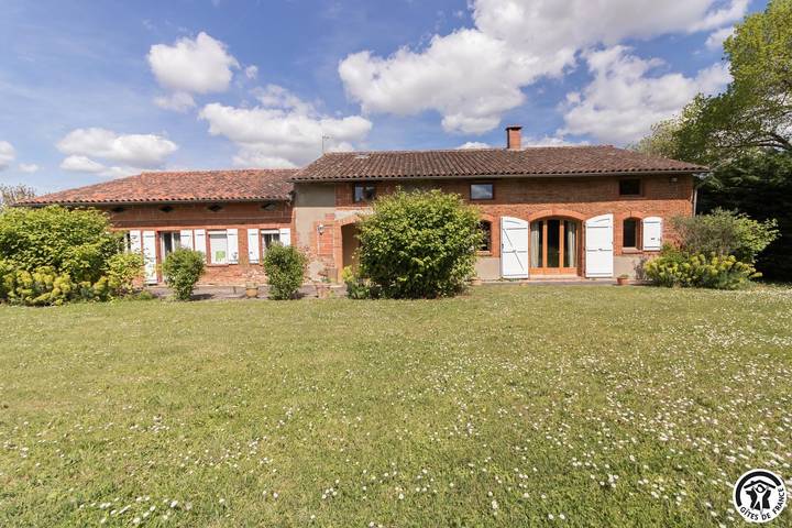 Gîte pour 12 personnes, avec Terrasse et Jardin dans Haute-Garonne