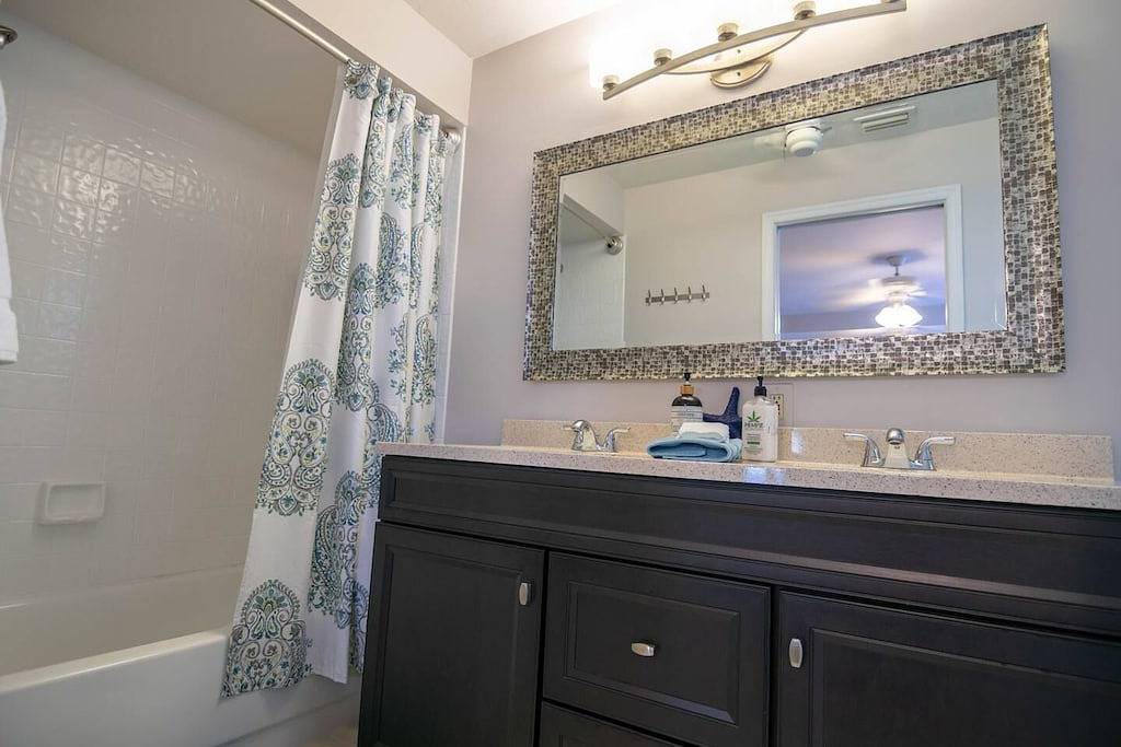 *Beachy Keen -Spend Your Vacation in Paradise at this Pet Friendly Single Family Heated Pool Home - 3 Miles to the Beach!* in Bonita Springs, Southwest Florida