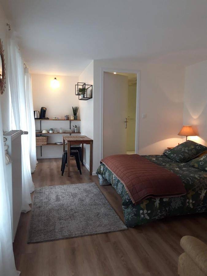 Double Room with Private Bathroom in Coutances, Région de Coutances