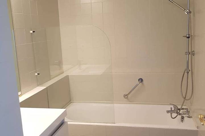 Entire apartment, Villeneuve-Loubet: Apartment with Terrace, Air Conditioning and Garage in Villeneuve-Loubet Plage, Villeneuve-Loubet