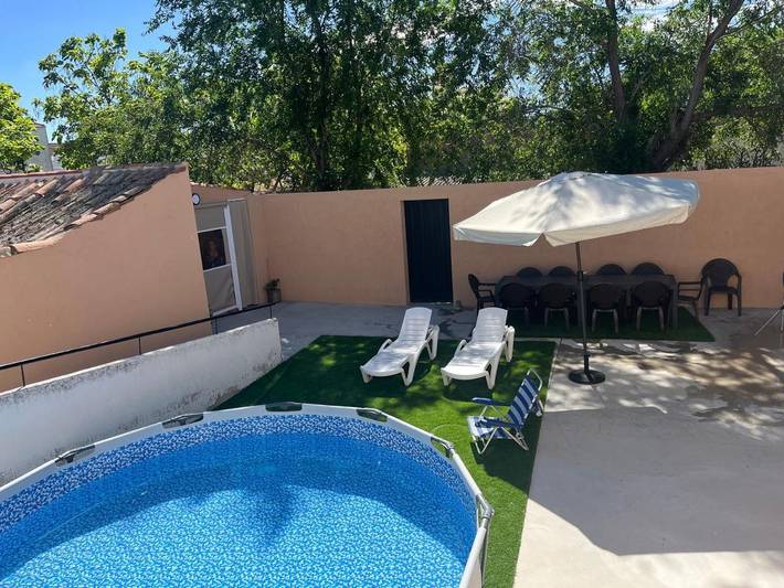 Apartamento para 13 personas, con jardín y piscina además de terraza y vistas en La Moraña