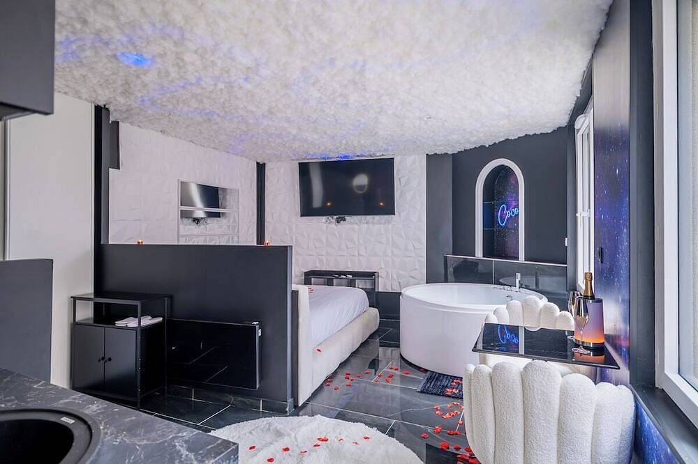 Apartamento entero, L'Etage des nuages - Jacuzzi & precious moments in La Flèche, Sarthe