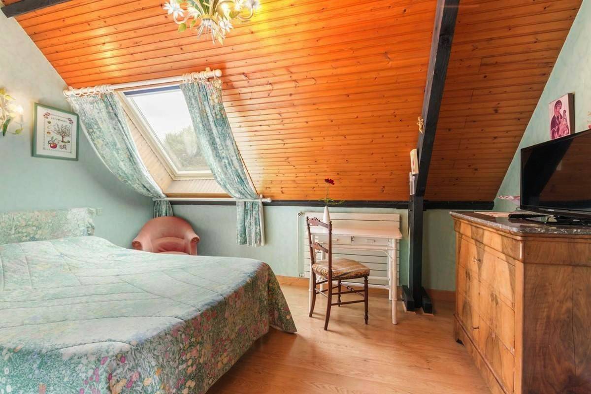 Triple Room with Garden View in Biéville-Beuville, Région de Caen