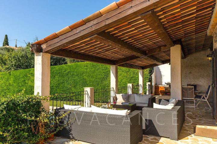 Holiday house with pool and view in Tourrettes-sur-Loup in Tourrettes-sur-Loup, Costa mediterránea (Francia)