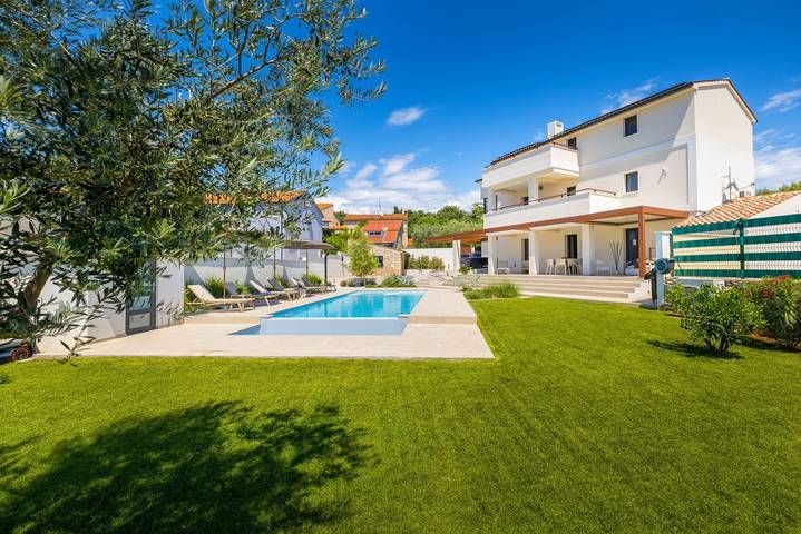 Ferienhaus für 8 Personen, mit Garten und Pool sowie Sauna, mit Haustier in Medulin