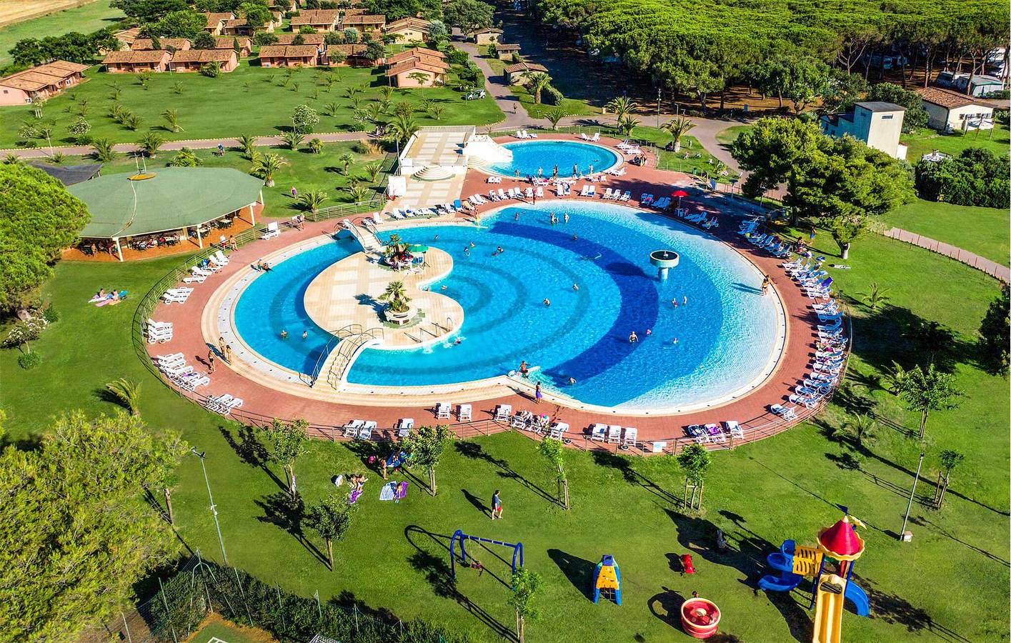 Cozy Mobile Home with Pool near Comprensorio Torre di Maremma in Montalto di Castro, Provincia di Viterbo