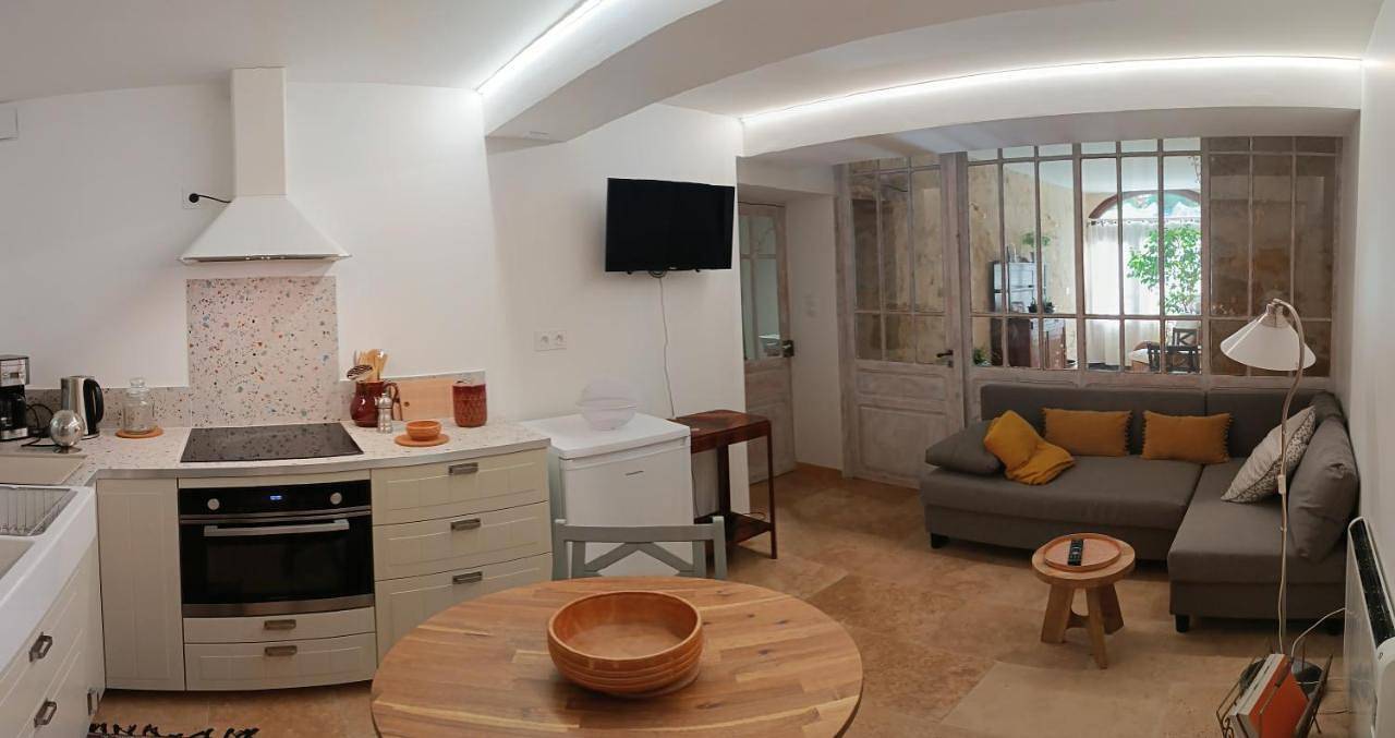 Appartement entier, One-Bedroom Apartment in Castéra-Verduzan, Gers