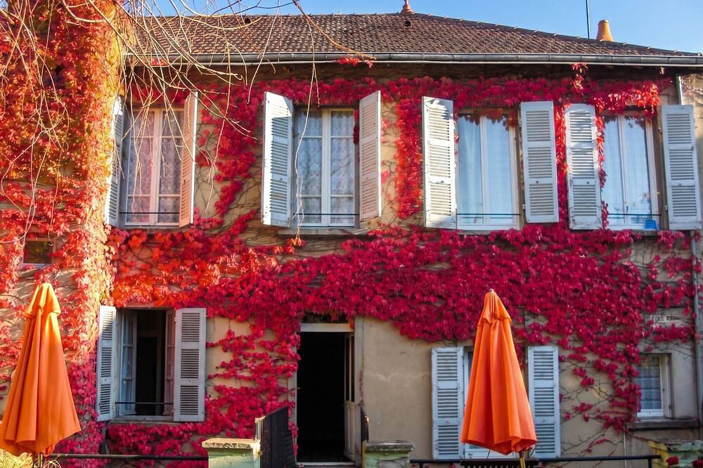 Entire apartment, Homerez - Studio in Néris-les-Bains in Néris-les-Bains, Montluçon region