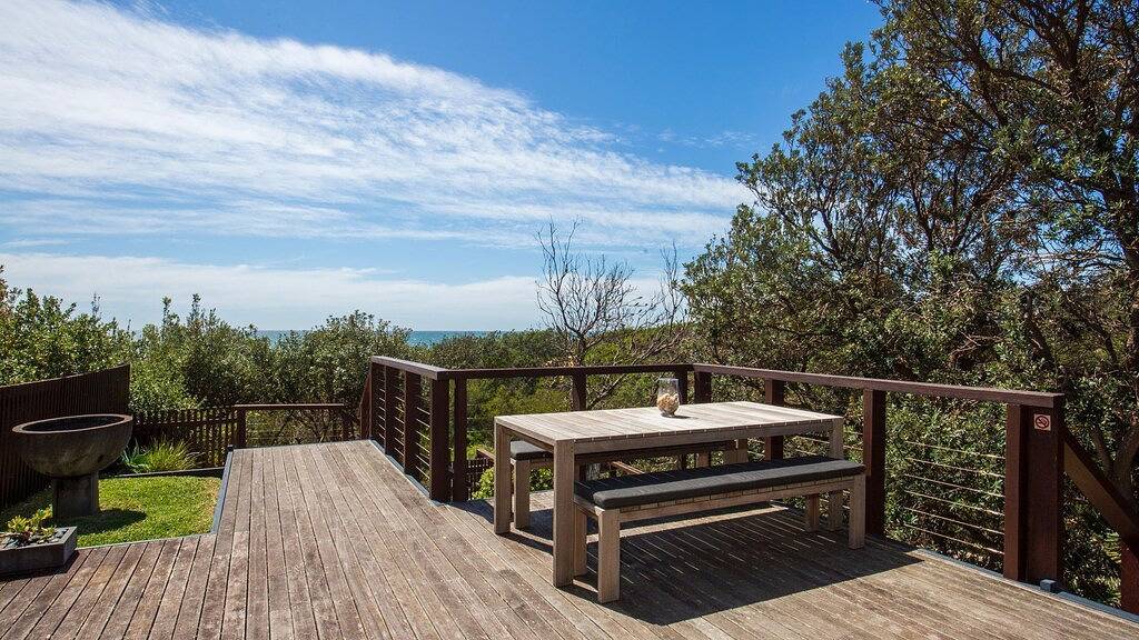 Illaroo - Absolute Beachfront with Spa in Culburra Beach, New South Wales