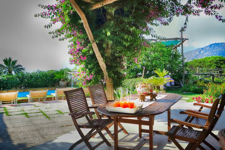Amore Rentals - Villa Tina con Piscina privata, Vista Mare, Terrazzi, Giardino e Parcheggio in Sant'Agnello, Provincia de Nápoles
