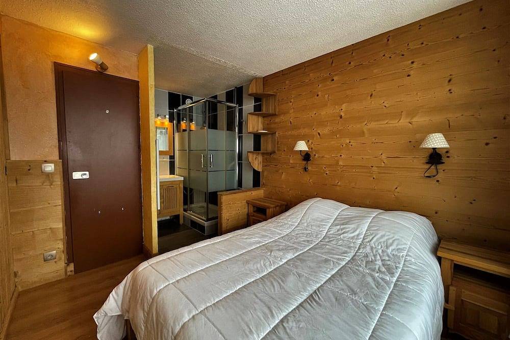Entire apartment, Stunning Ski-in/Ski-out 4-Pers Apt in the Heart of Les Menuires in Les Menuires, Saint-Martin-de-Belleville