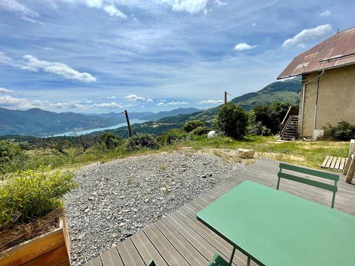Gîte pour 2 personnes, avec vue et jardin à Puy-Saint-Eusèbe