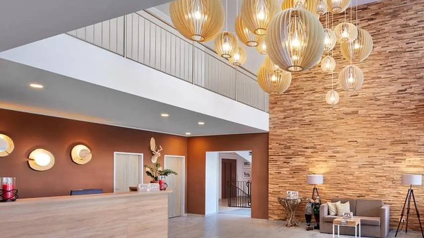 Ferienwohnung für 4 Personen, mit Balkon und Garten sowie Sauna und Pool