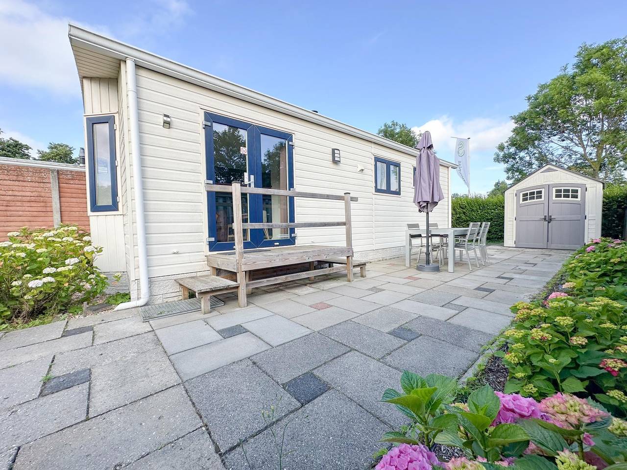Zentral gelegenes Chalet in einem Park mit Pool in Niederländische Nordsee