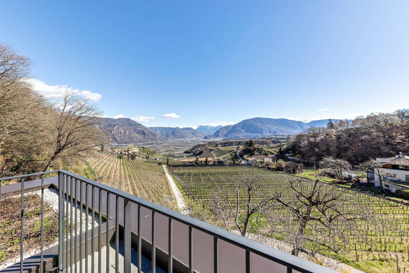 Entire apartment, Apartment 'Firmelein - Dachwohnung' with Mountain View, Private Terrace and Wi-Fi in Missian, Eppan an der Weinstraße