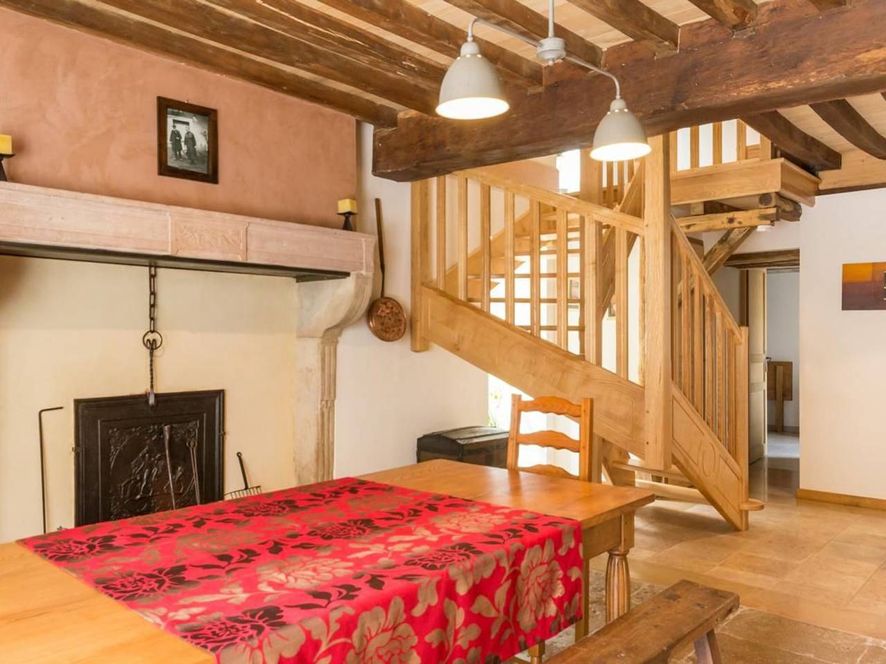 Renovated modern & old house, near canal, 4 bedrooms, private yard, Wifi, parking in Créancey, Beaune region
