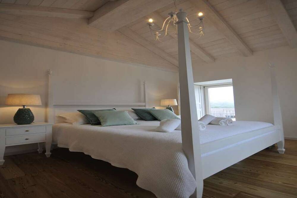 Amazing Viana do Castelo Villa | 6 Bedrooms | Villa Castello | Private Pool & Large Garden | North Portugal in Afife, Distrito de Viana do Castelo