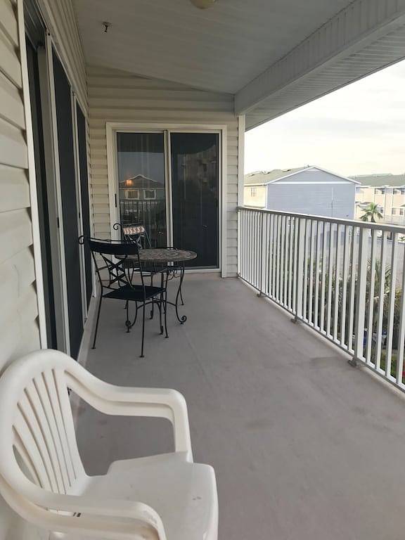 Vacation rental for 6 people, with balcony and pool in Indian Shores