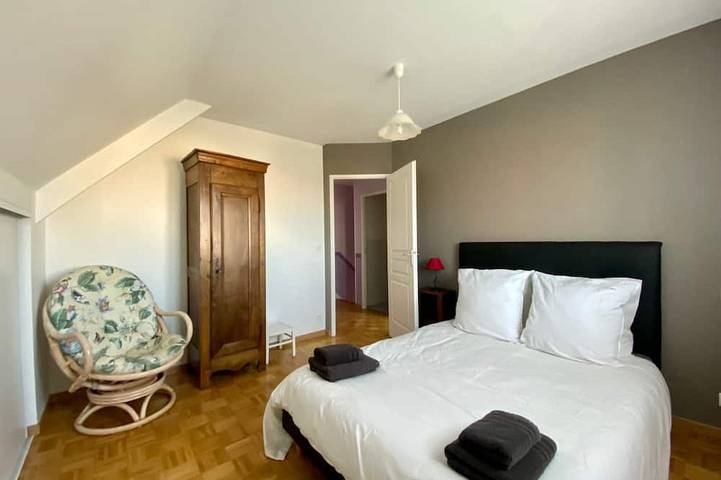 Location de vacances pour 10 personnes, avec jardin à Tour-en-Bessin - 3