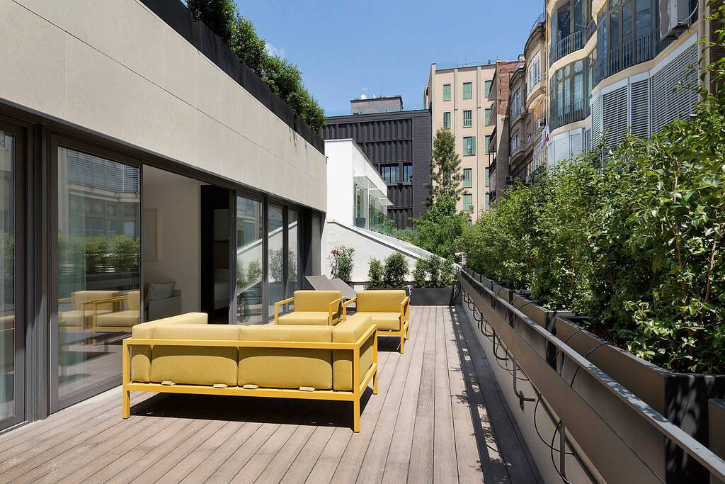 Dandelion - Spacious Barcelona Apartment with Spectacular Terrace in Centro Barcelona, Barcelona