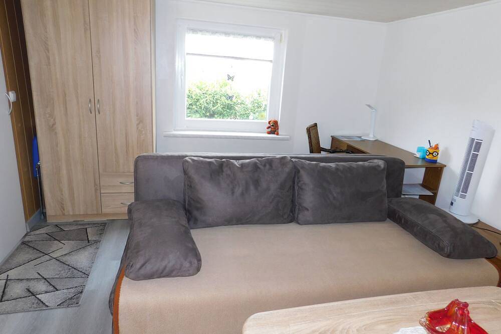 Bungalow mit Terrasse im Garten in Mahlzow, Wolgast