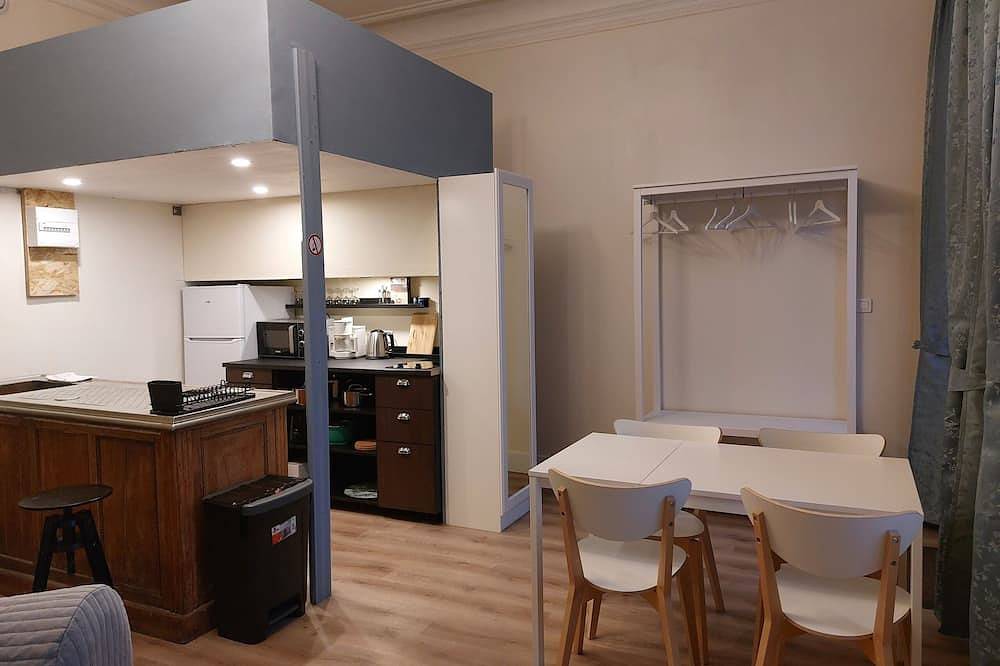 Apartamento entero, Loft-Diseñador-Baño Privado-Vista al patio-Gs in Gardanne, Region de Aix-en-Provence