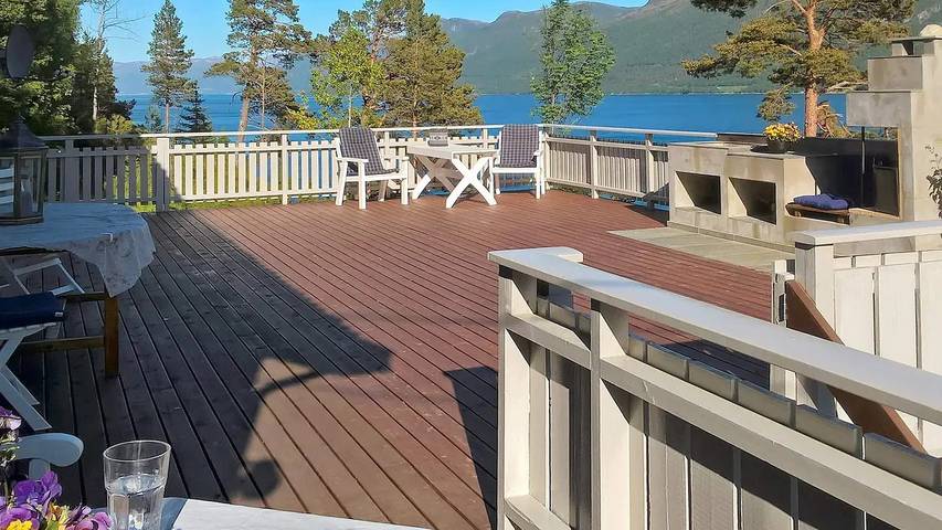 Feriehus for 9 personer, med hage i Fjord Norge