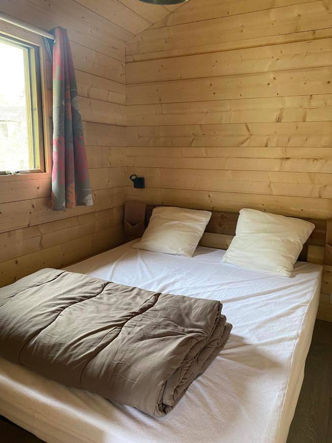 Camping du Château Vert in Hondainville, Oise