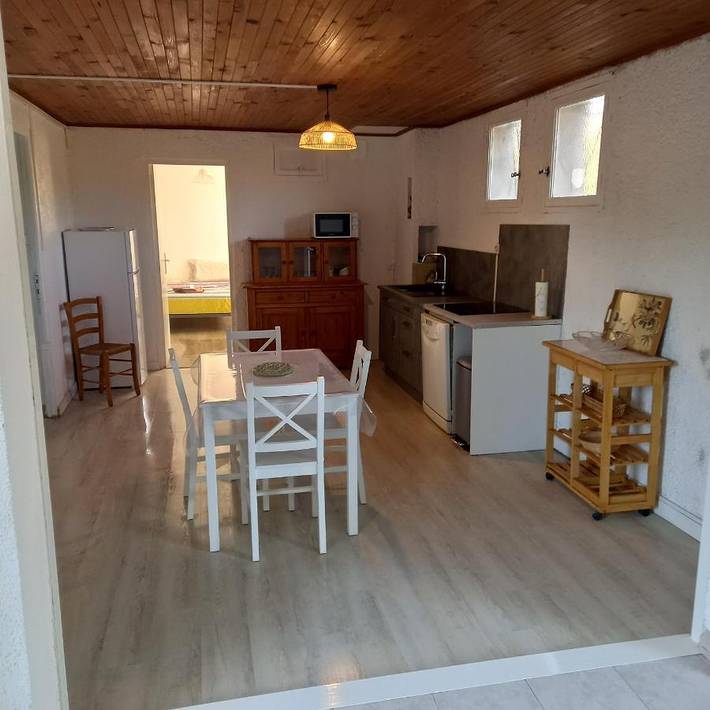 Gîte pour 4 personnes, avec jardin à Montblanc - 4