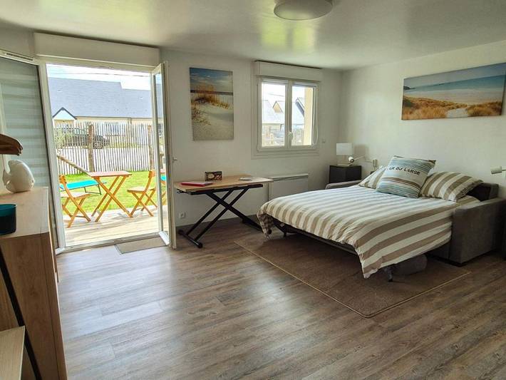 Gîte pour 2 personnes, avec jardin à Surtainville