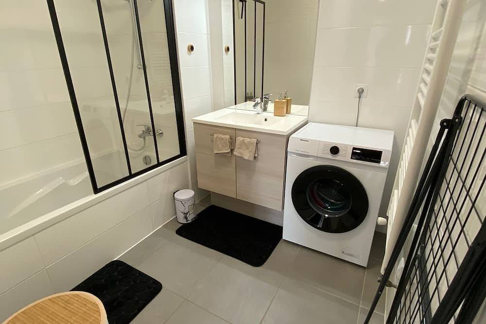 Appartement entier, Logement proche Cern, Suisse et aéroport avec parking privé in Saint-Genis-Pouilly, Gex
