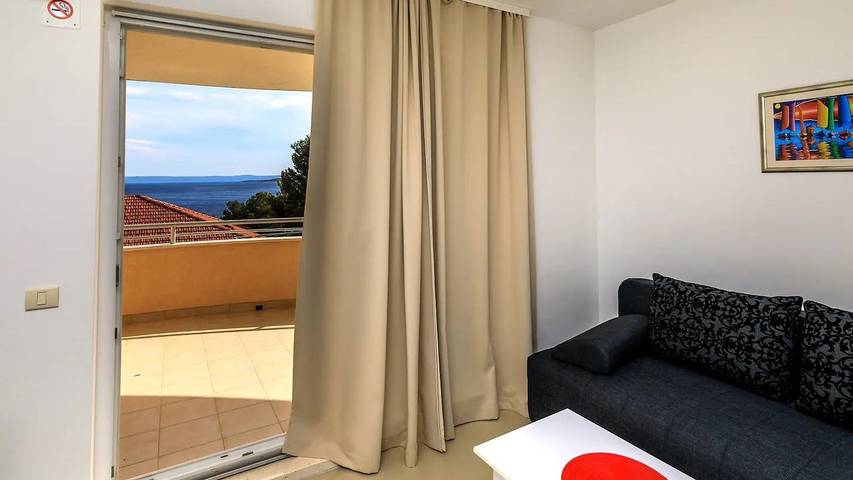 Ferienwohnung für 4 Personen, mit Terrasse und Pool in Brela - 2