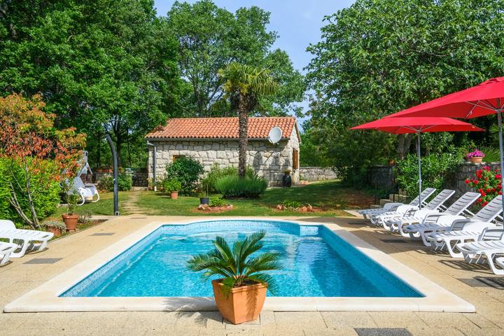 Villa für 10 Personen, mit Terrasse und Pool in Istrien
