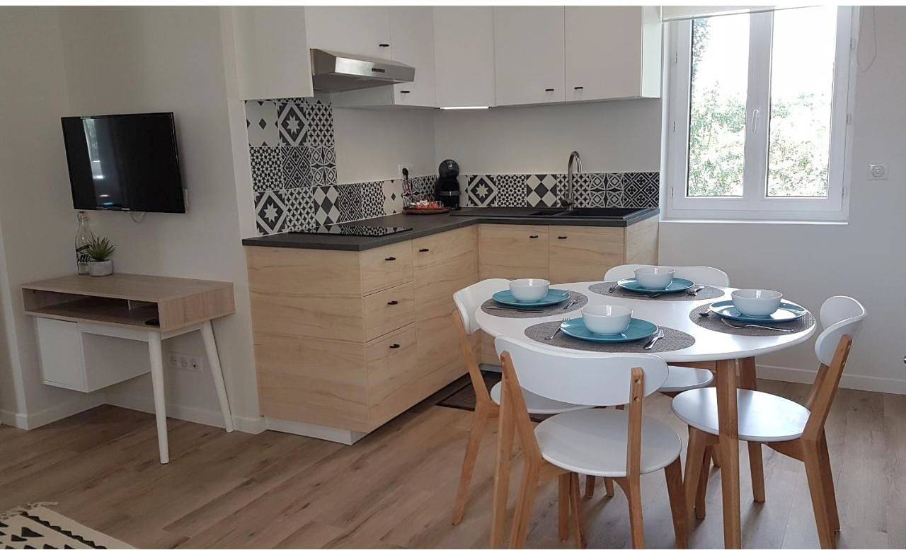 Appartement entier, One-Bedroom Apartment in Le Mesnil-Amelot, Seine-et-Marne