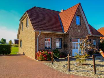 Ferienhaus für 8 Personen, mit Garten und Terrasse sowie Sauna in Grimersum