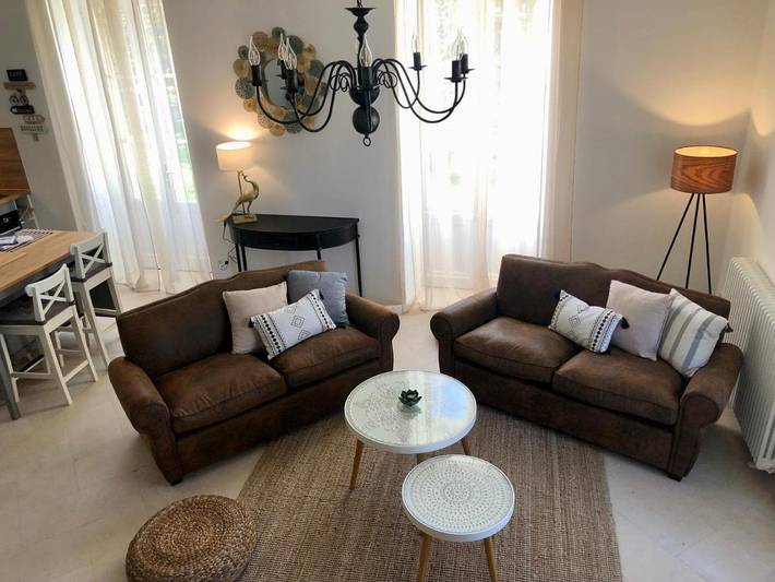 Location de vacances pour 2 personnes, avec terrasse et jardin ainsi que vue et piscine à Saint-Antoine-de-Breuilh - 3