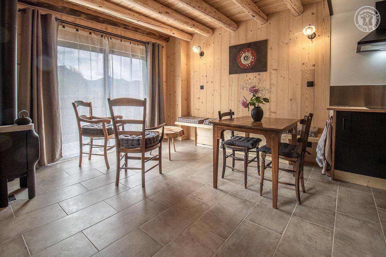 Le Petit Gîte En Bois Des Charmi in Corbel, Région de Chambéry