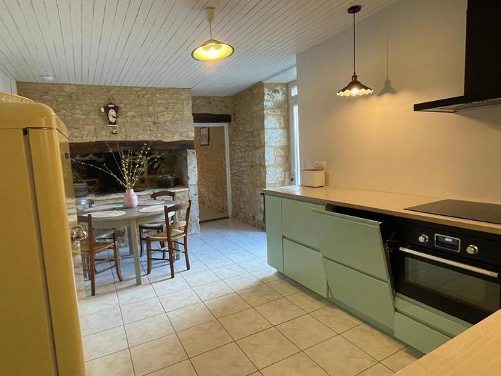 Location de vacances pour 6 personnes, avec jardin ainsi que vue et piscine, animaux acceptés à Coux-et-Bigaroque - 4