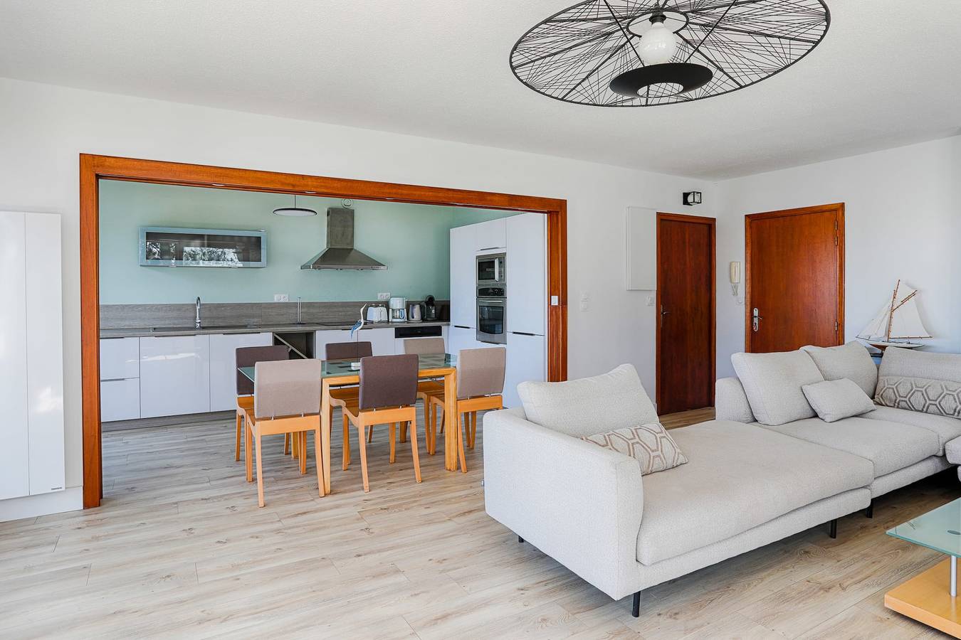 Entire apartment, Spacious T4 with Wifi on the seafront in Saint-Philibert, Côte des Mégalithes