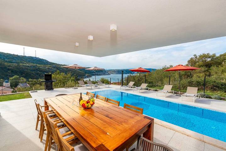 Ferienhaus mit meerblick für 12 Personen, mit Balkon/Terrasse und Terrasse sowie Garten und Pool in Kvarner Bucht - 4