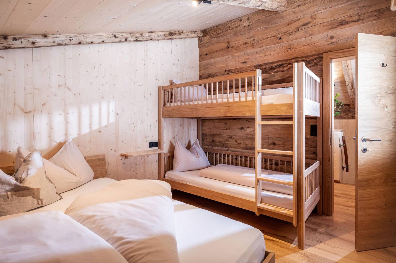 Ganze Ferienwohnung, Chalet Heualm in Hopfgarten im Brixental, Bezirk Kitzbühel
