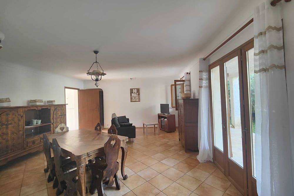 2-bedroom apartment with garden, 5-minute walk from Lac de Ste Croix. in Les Salles-sur-Verdon, Parc naturel régional du Verdon
