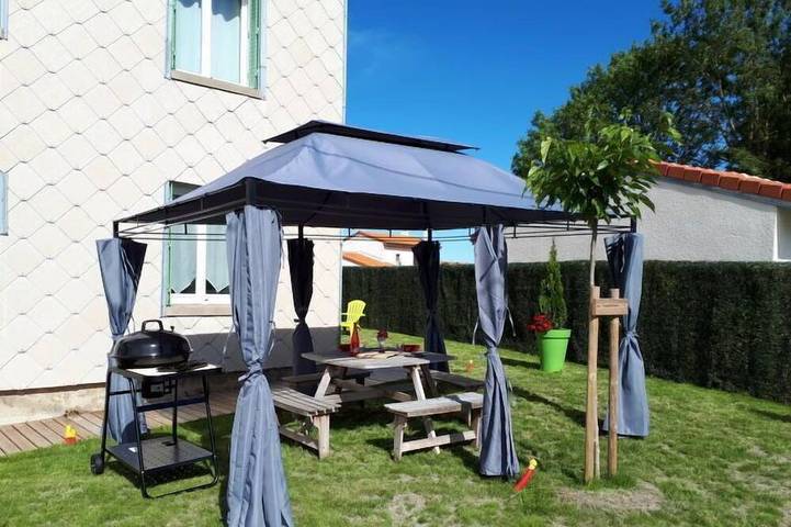 Location de vacances pour 6 personnes, avec balcon/terrasse à Blot-l'Église