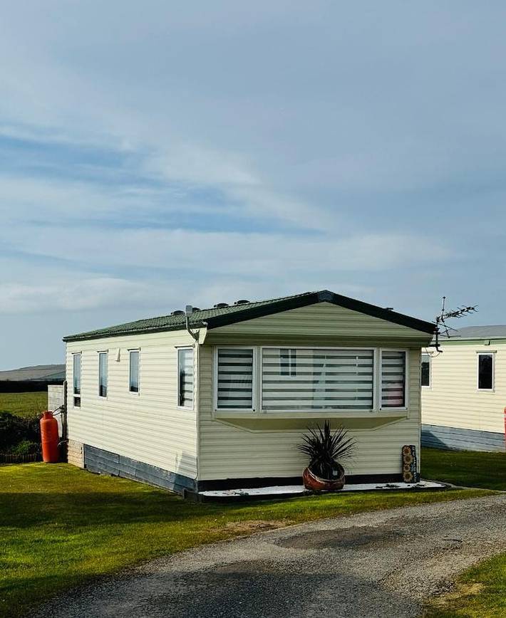 Holiday letting for 5 people, with Terrace and Children pool as well as Pool and View in St. Merryn
