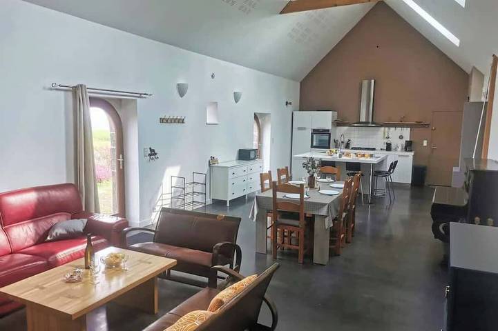 Location de vacances pour 8 personnes, avec jardin et balcon à Guimaëc