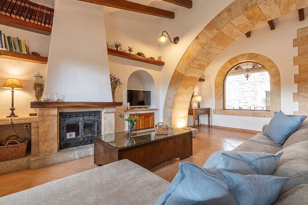 Atemberaubendes Haus in Consell mit privatem Swimmingpool, der sowohl drinnen. in Consell, Mallorca Inselmitte