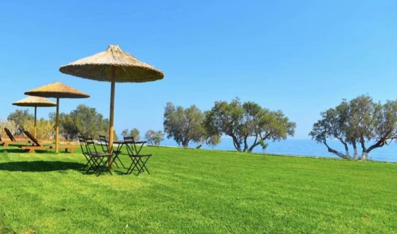 Gîte pour 2 personnes, avec terrasse dans Keratokambos - 2