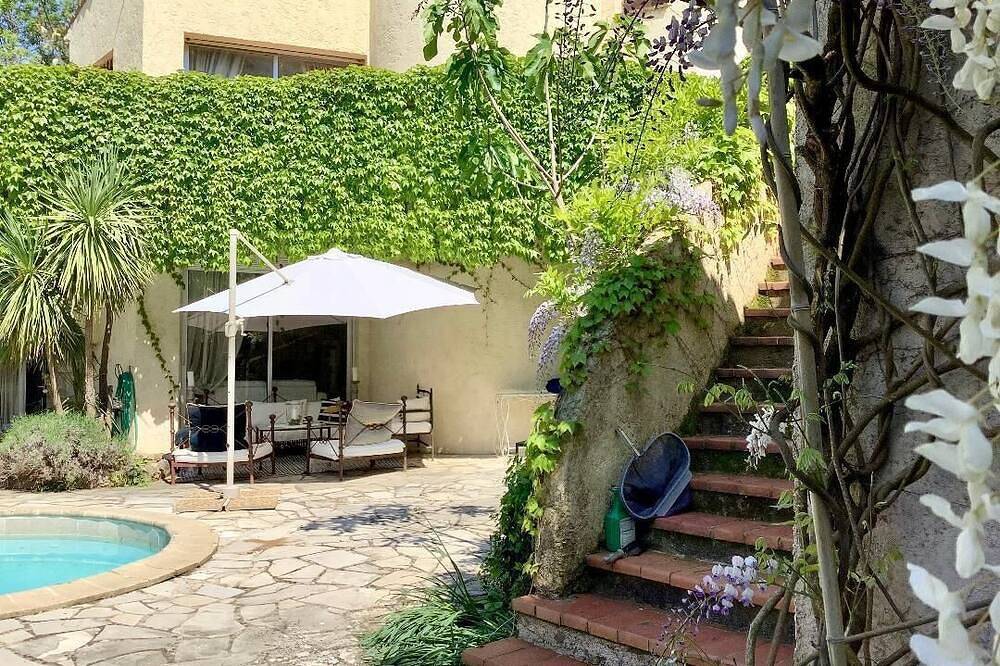 Sunny studio Cottage in private mature garden with pool, secure parking, in Vence, Mittelmeerküste (Frankreich)