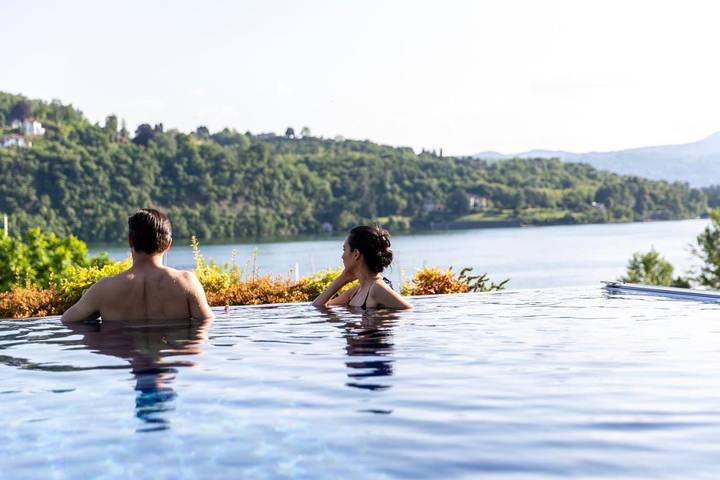 Ferienwohnung für 2 Personen, mit Balkon und Terrasse sowie Garten und Pool