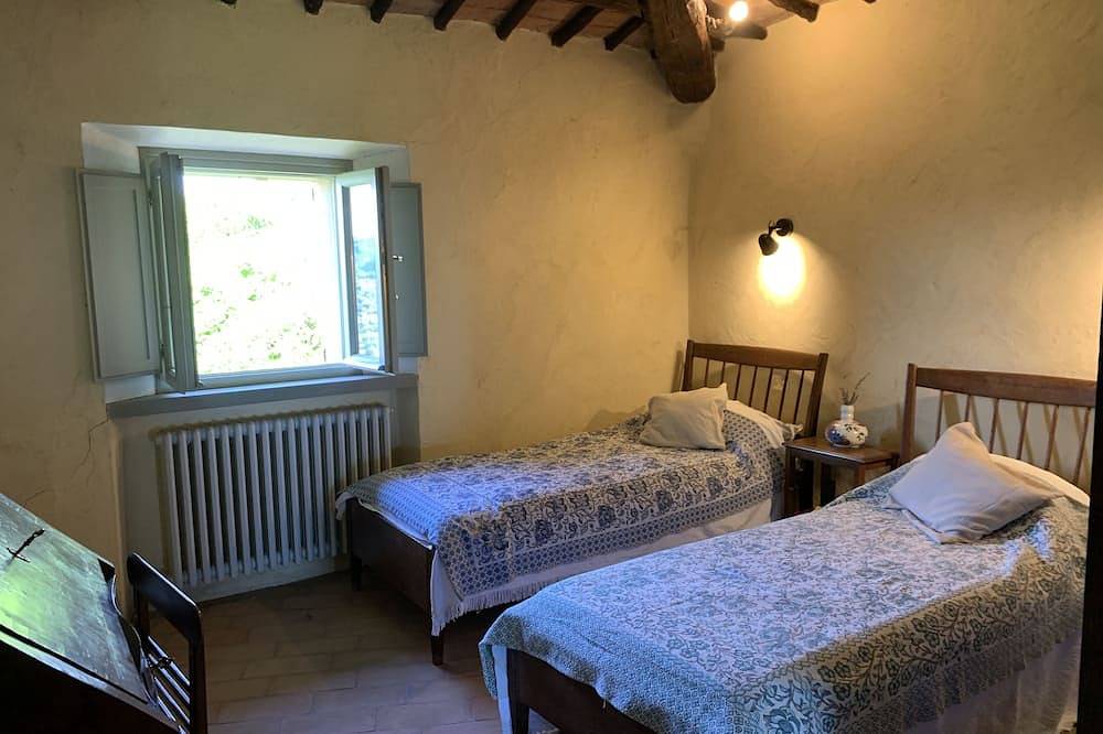 Podere Fontebernardi, authentic Tuscan farmhouse overlooking Pienza. in Pienza, Orciatal